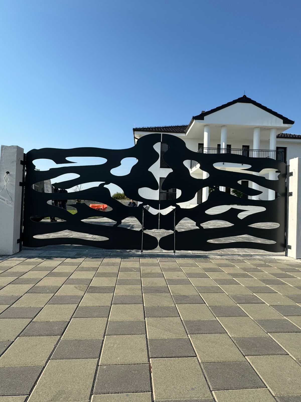 Dyer dhe Rrethoja Metalike